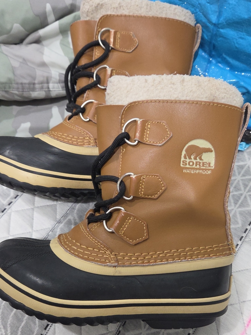 Kids Boots - SIZE 2 KIDS.